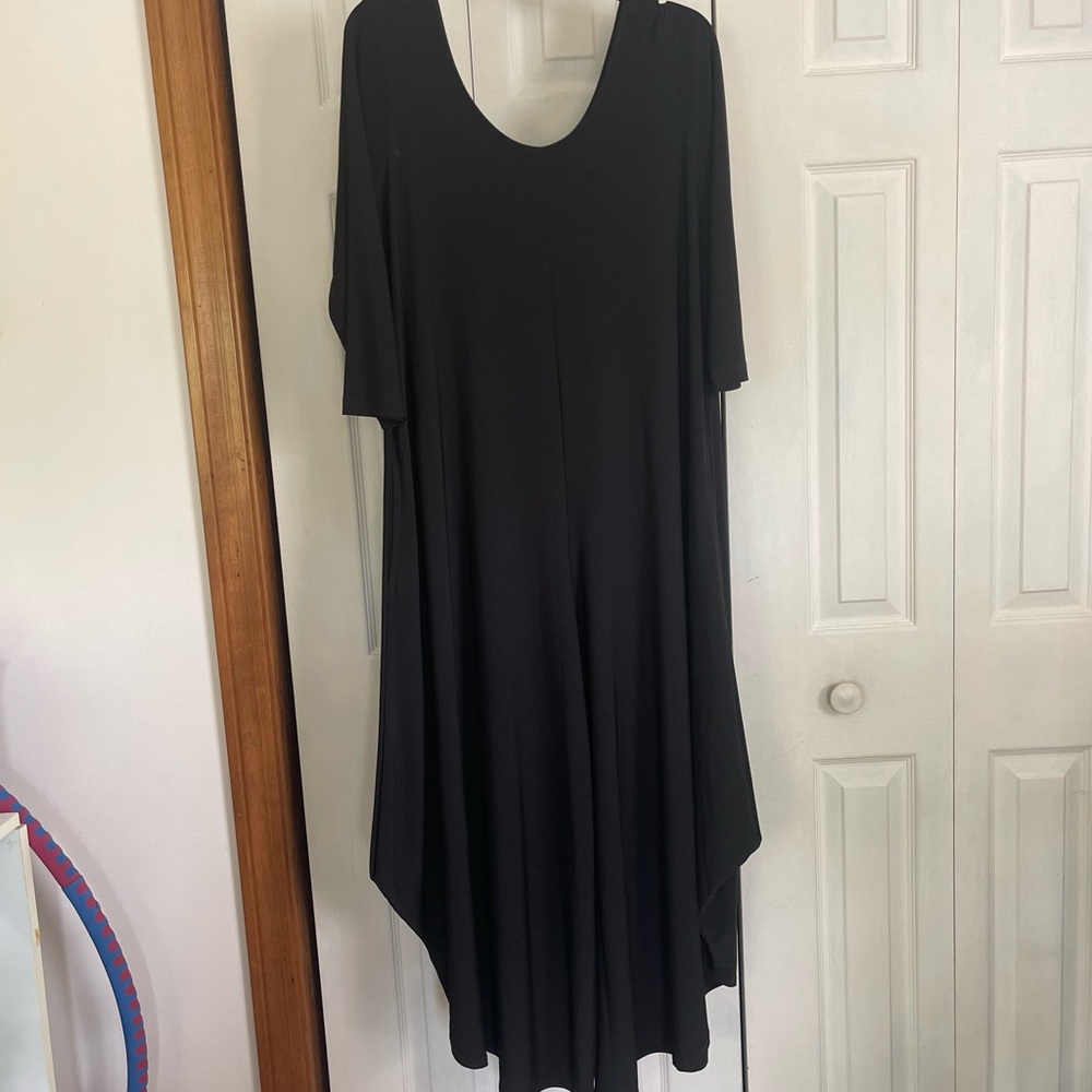 Chic Black Jumpsuit for Versatile Occasions